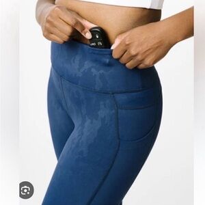 Zyia Active Women's Navy Camo Light n Tight Hi-Rise Pocket Leggings Size 6-8
